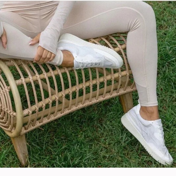 ♥SALE NEW DOLCE VITA Adella Leather Women’s Sneakers Off White NEW in Box - Picture 1 of 13